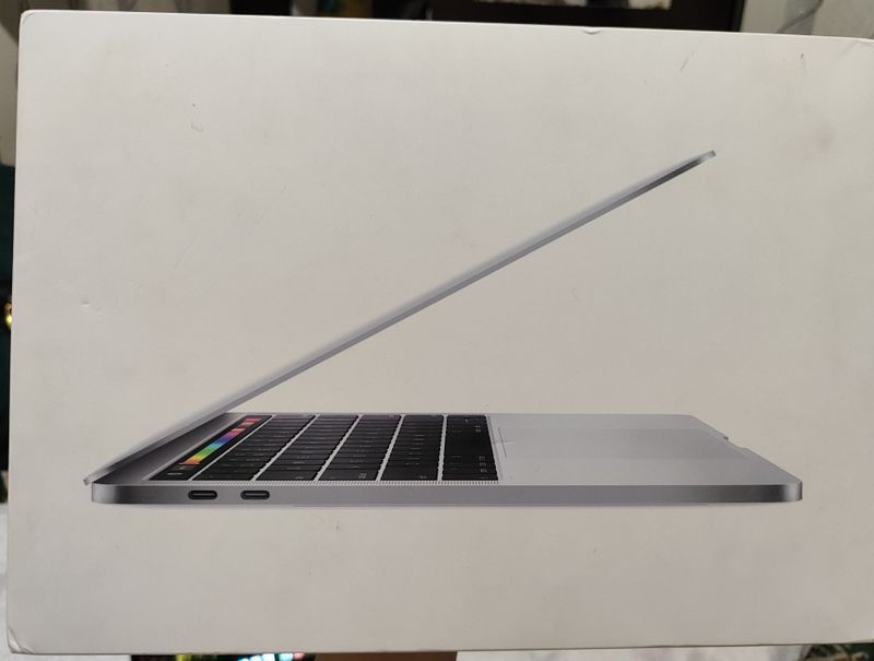 MacBook Pro 13" 2018, i5 / 8GB / 256GB SSD