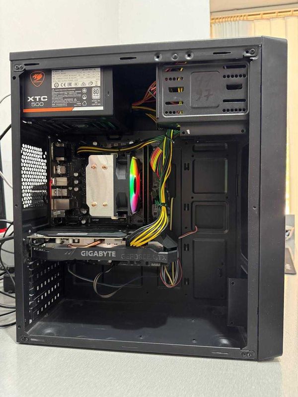 O'yinlar uchun Kuchli DDR4 Kompyuter O'yinlar uchun Kuchli DDR4 Kompyuter
