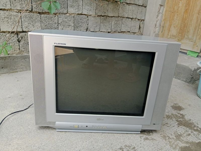 LG televizor rangli tiniq koʻrsatadi. LG televizor rangli tiniq koʻrsatadi.