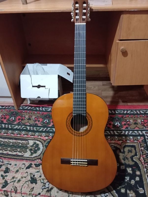 Gitara sotiladi yamaha