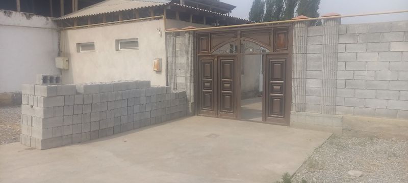 Зудлик билан ховли уй сотилади
