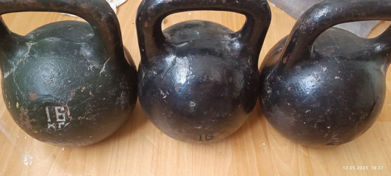 Продам гири 16+16+24. Продам гири 16+16+24.