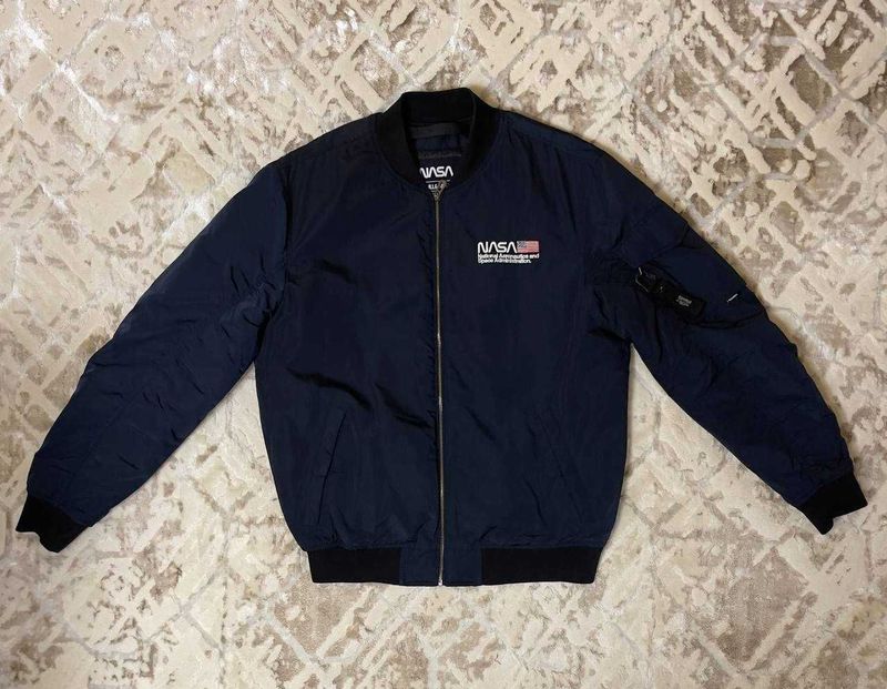 Продаётся Мужской бомбер PULL & BEAR