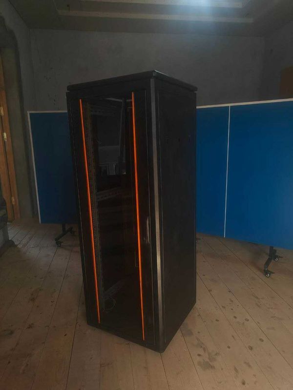 Server shkaf (Telekom shkaf) sotiladi телекоммуникационный шкаф