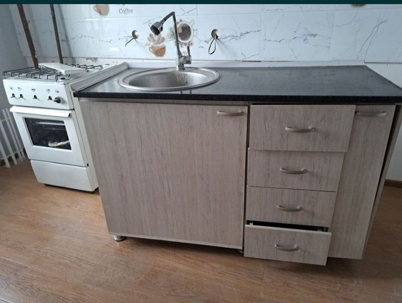 kuxniya mebel srochni sotiladi