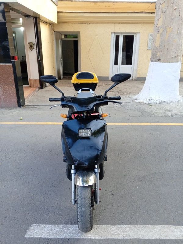 СКУТЕР состояние отличное сотилади