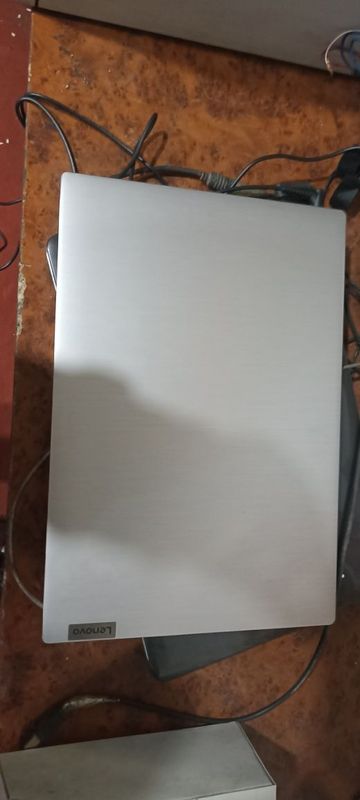 Noutbook lenovo i3