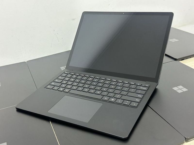 Microsoft surface laptop 4 13.5” 2k ips sensor core i7 11th gen Microsoft surface laptop 4 13.5” 2k ips sensor core i7 11th gen