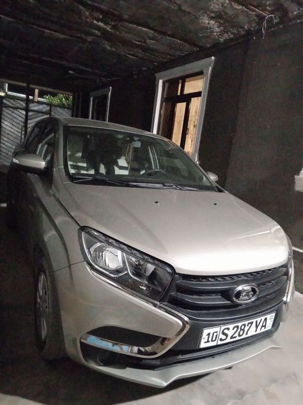 Срочно продаётся машина Lada Xray 2019 Срочно продаётся машина Lada Xray 2019