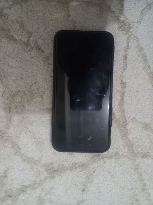 Iphone 7-xotirasi 32 GB,region LLA,yomkosti 76% usilinniy. Iphone 7-xotirasi 32 GB,region LLA,yomkosti 76% usilinniy.