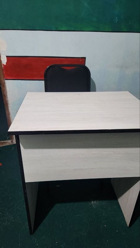 Parta stul sotiladi Parta stul sotiladi