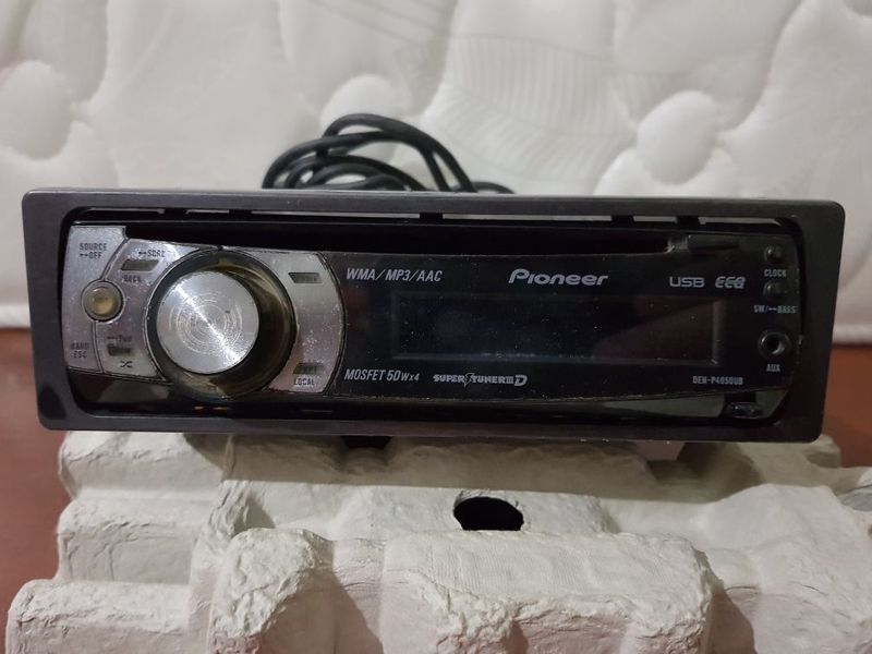 Продам автомагнитофон Pioneer DEH - 4050 UB MP3 CD USB радио FM