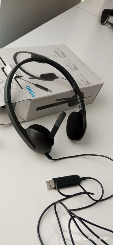 Kompyuter naushnik sotiladi. Logitech H340.