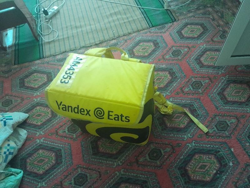 Yandex somkasi bor kelishib beraman 1 yil ishlatilgan Yandex somkasi bor kelishib beraman 1 yil ishlatilgan