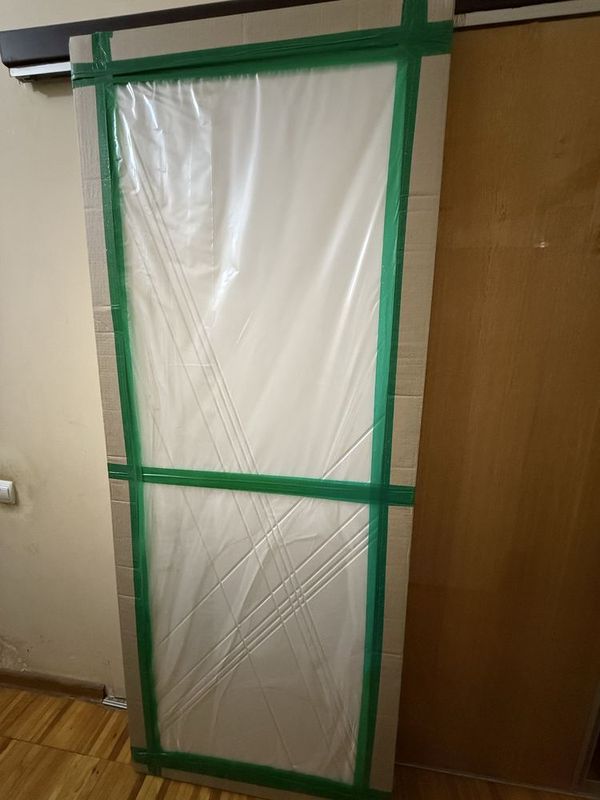 Продается дверь, с обналичниками ручкой и замком Продается дверь, с обналичниками ручкой и замком