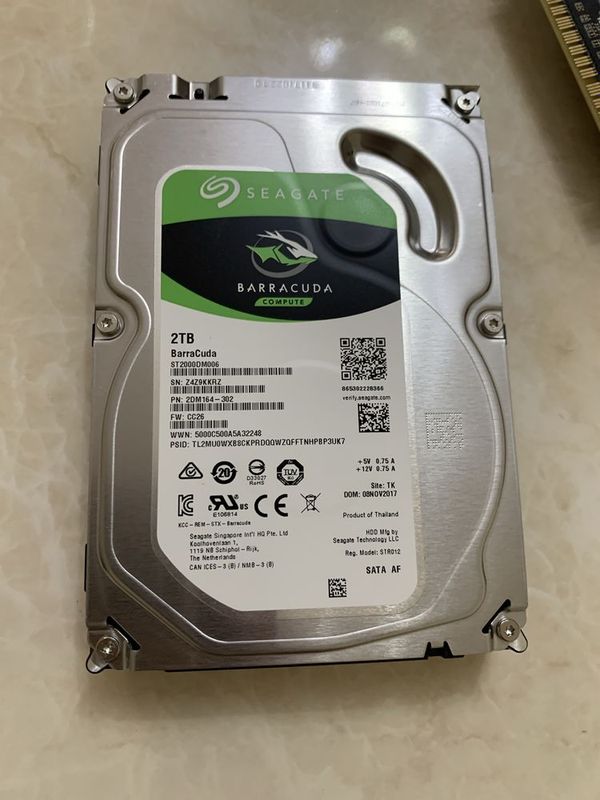 Жесткий диск HDD на 2 тб Жесткий диск HDD на 2 тб