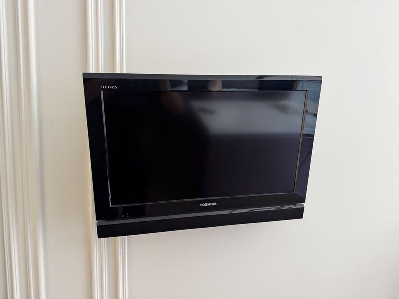 Телевизор 24’’ Toshiba сотилади Телевизор 24’’ Toshiba сотилади