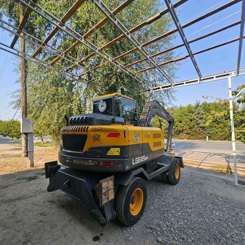 Ekskavator sotiladi holati zoʻr yurb turga mashina Ekskavator sotiladi holati zoʻr yurb turga mashina