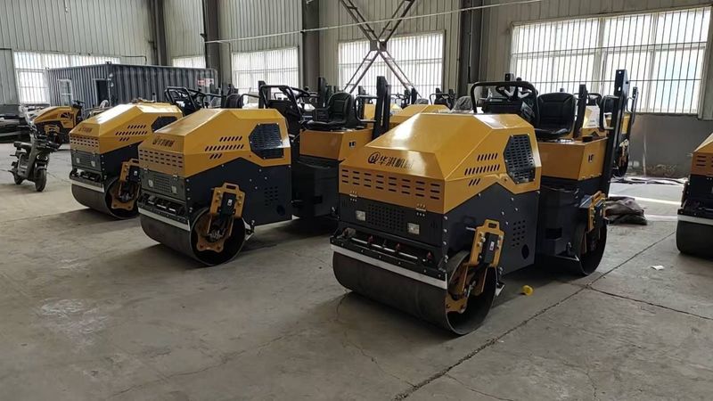 Каток 3 тонный 35hp от кучи Каток 3 тонный 35hp от кучи