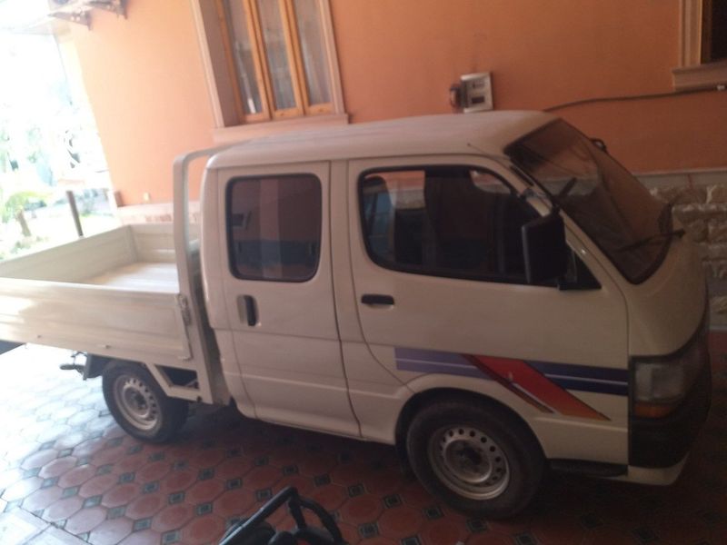 Toyota hise sotiladi 1998 yili motor mers 111 benzin metan 6500$