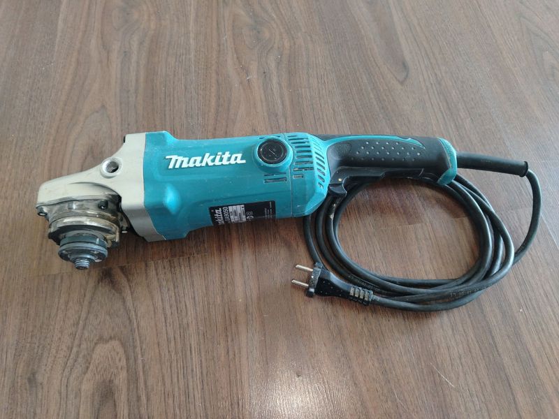 УШМ Балгарка MAKITA GA9050 УШМ Балгарка MAKITA GA9050