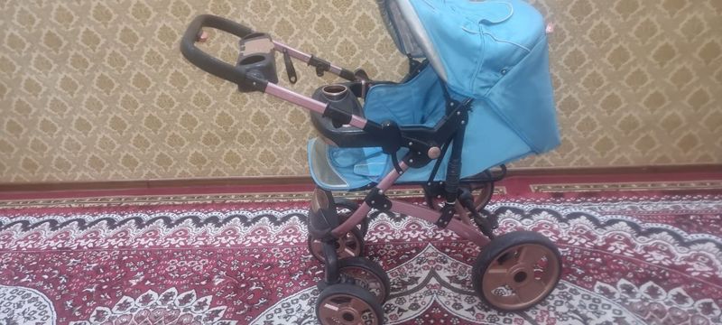 Детская коляска в рабочем состоянии Детская коляска в рабочем состоянии