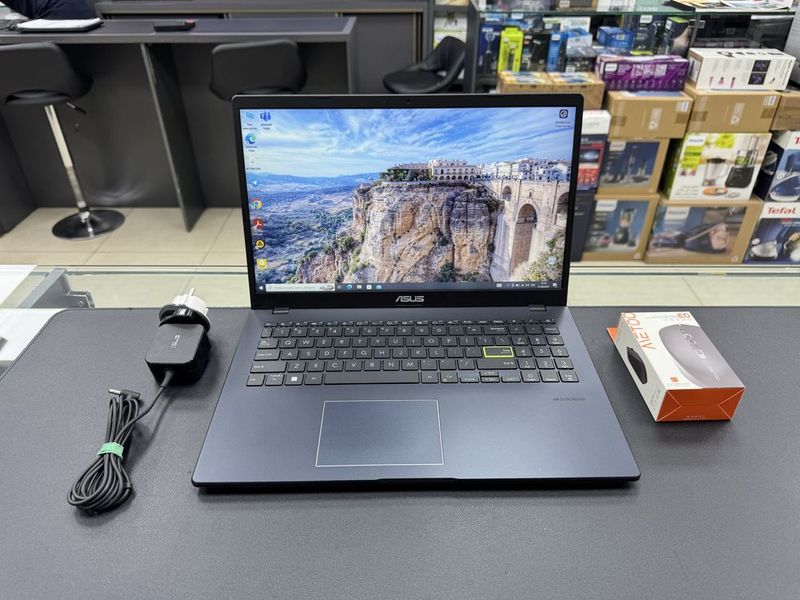 Asus Vivobook blue Ozu 4 Ssd 128 sastayana zor Pentium Padsvetkasi bor Asus Vivobook blue Ozu 4 Ssd 128 sastayana zor Pentium Padsvetkasi bor