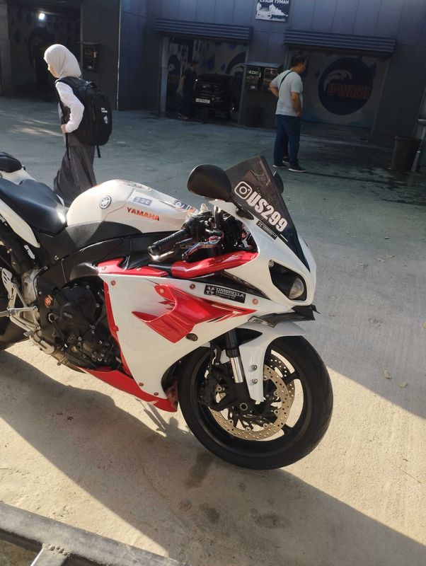 Yamaha yzf r 1 2014г.