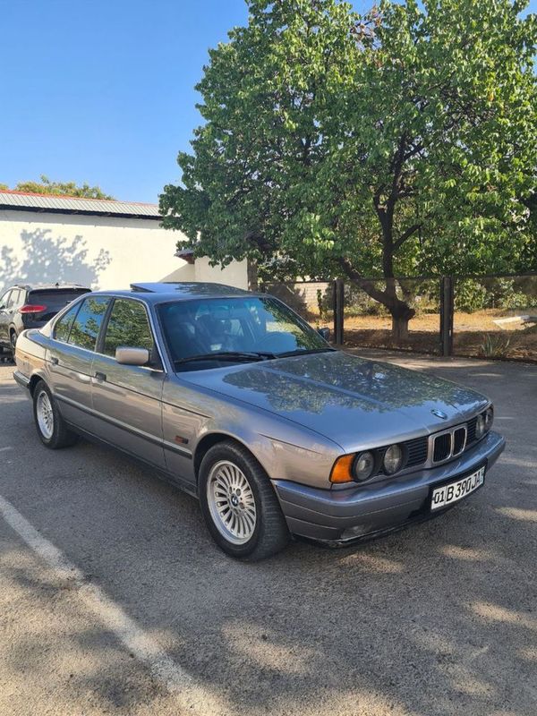 Машина сотилади BMW 525