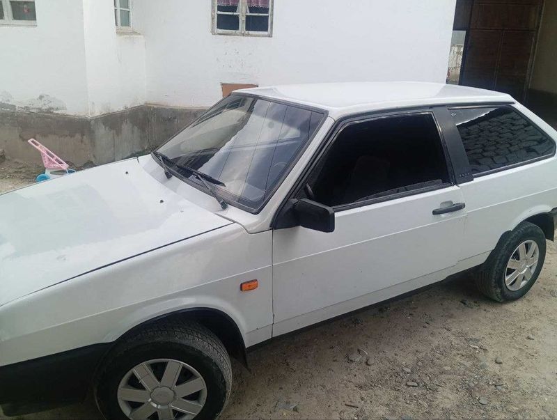 Vaz 2108 avtomobil sotiladi