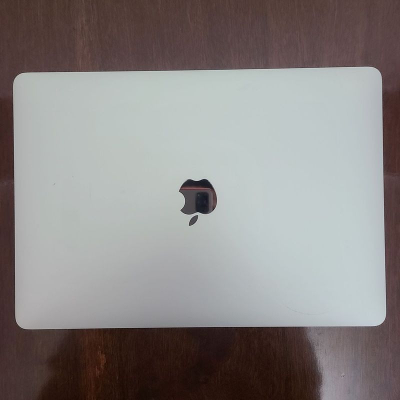 MacBook pro M1 8/256GB 15/95%