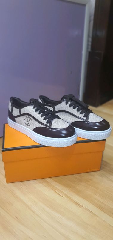 "Hermes" кроссовки; razmer 38 "Hermes" кроссовки; razmer 38