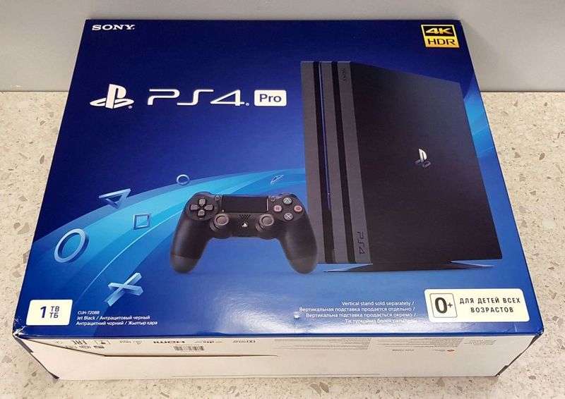 Срочно!!! Продается Игровая приставка PS4 PRO 1 TB CUH-7208B