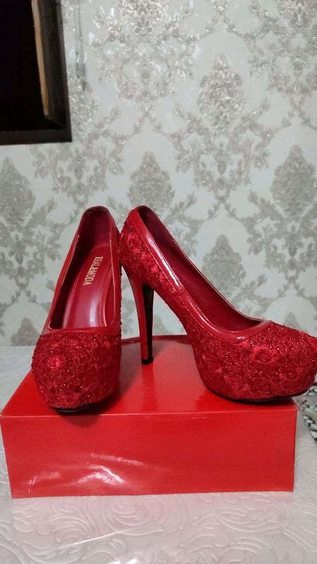 real&moda kiyilmagan 38 razmer 200000 ming