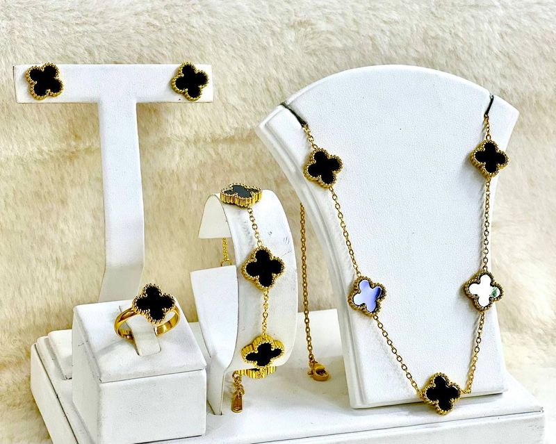 Bujiteriya van cleef nabor Bujiteriya van cleef nabor