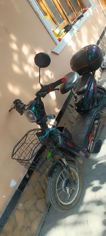 Skuter sotiladi 3 oy boldi ubu joylari qirilgan Skuter sotiladi 3 oy boldi ubu joylari qirilgan