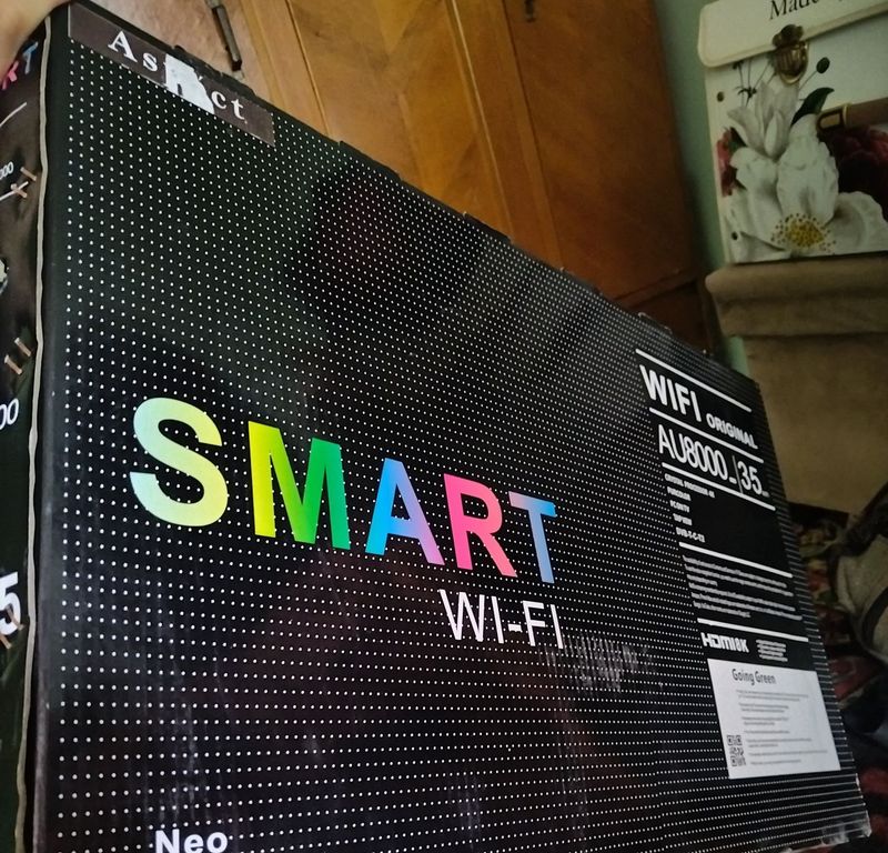 Smart Televizor Sotiladi xolati Yangi Smart Televizor Sotiladi xolati Yangi