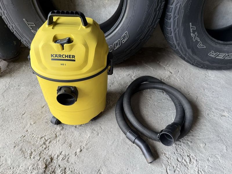 * Karcher WD 1 универсальный пылесос в отличном состоянии