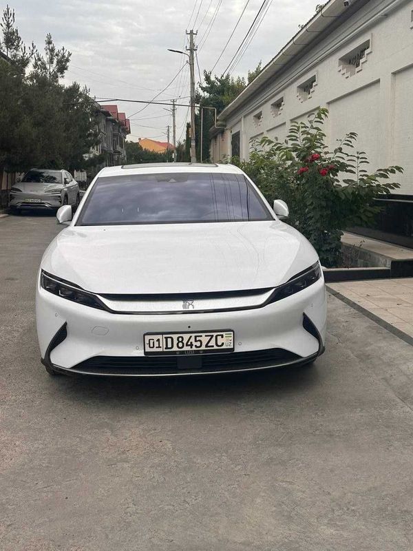 BYD HAN БЕЛОГО цвета в идеальном состоянии BYD HAN БЕЛОГО цвета в идеальном состоянии