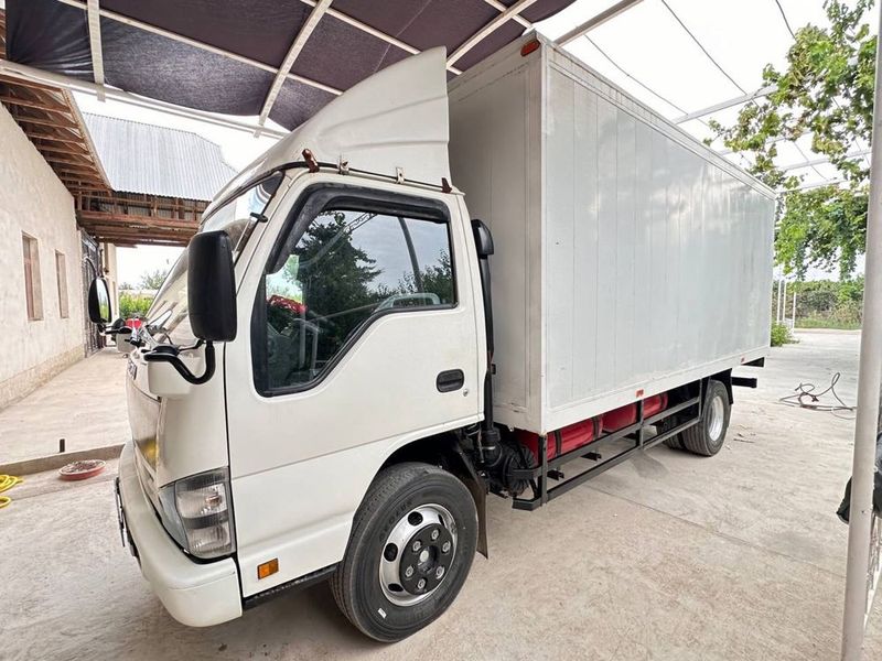 Isuzu srochna sotiladi Isuzu srochna sotiladi