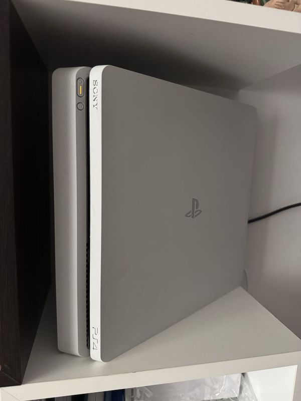 Playstation 4 Slim 1Tb White Playstation 4 Slim 1Tb White