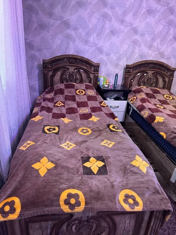 Продаются кровати,две полутарки с артопедическим матрасом.