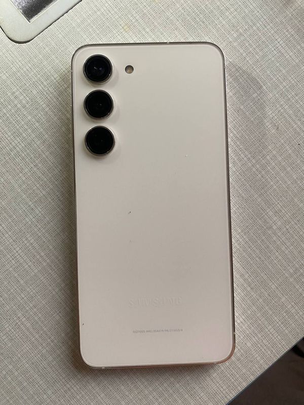 Samsung s 23 8.256gb kelishamiz narxi 450$ Samsung s 23 8.256gb kelishamiz narxi 450$