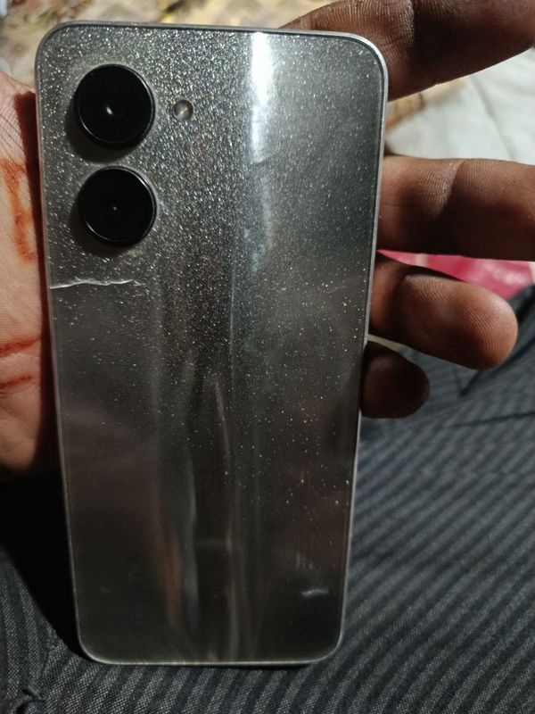 Sirochni sotiladi narxi kelishamiz Realmi C 33 Sirochni sotiladi narxi kelishamiz Realmi C 33