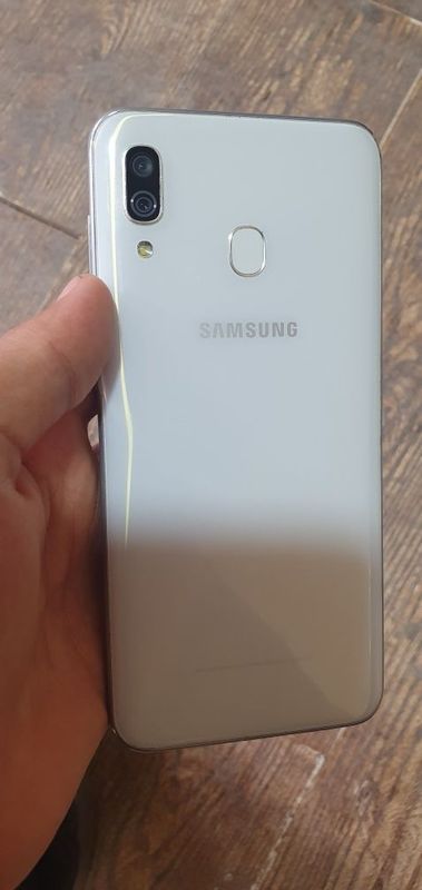 Samsung Galaxy A30