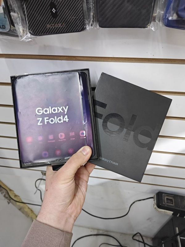 Samsung Z Fold4. 12/512GB Samsung Z Fold4. 12/512GB
