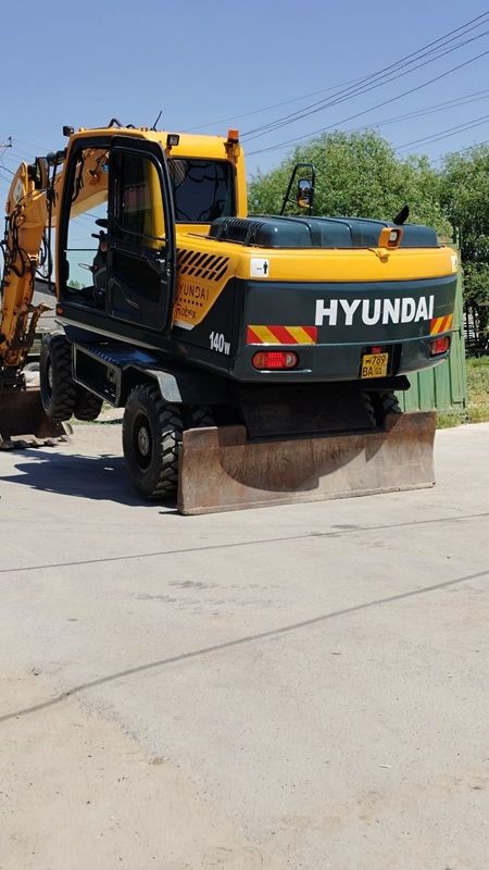 Ekskavator sotiladi 2010