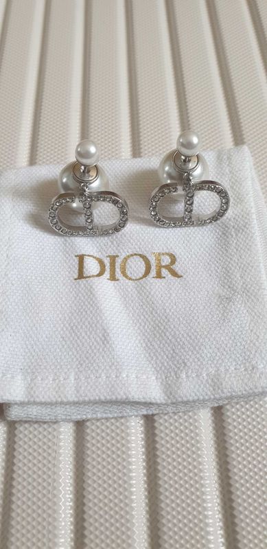 Серьги Dior оригинал продаю хорошем состоянии