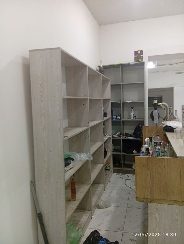 Барни стойка е полка Барни стойка е полка