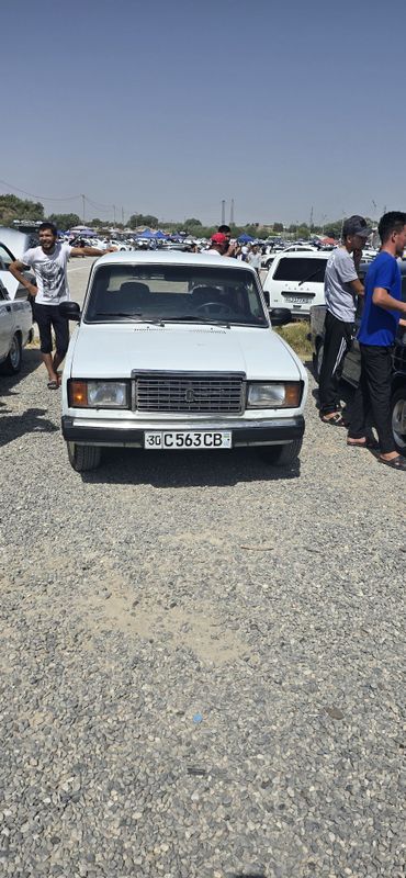 Vaz 2107 sotiladi